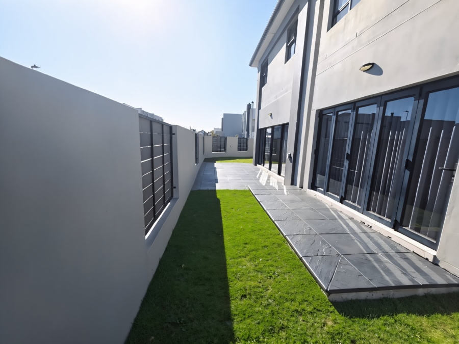 To Let 4 Bedroom Property for Rent in Sandown Western Cape